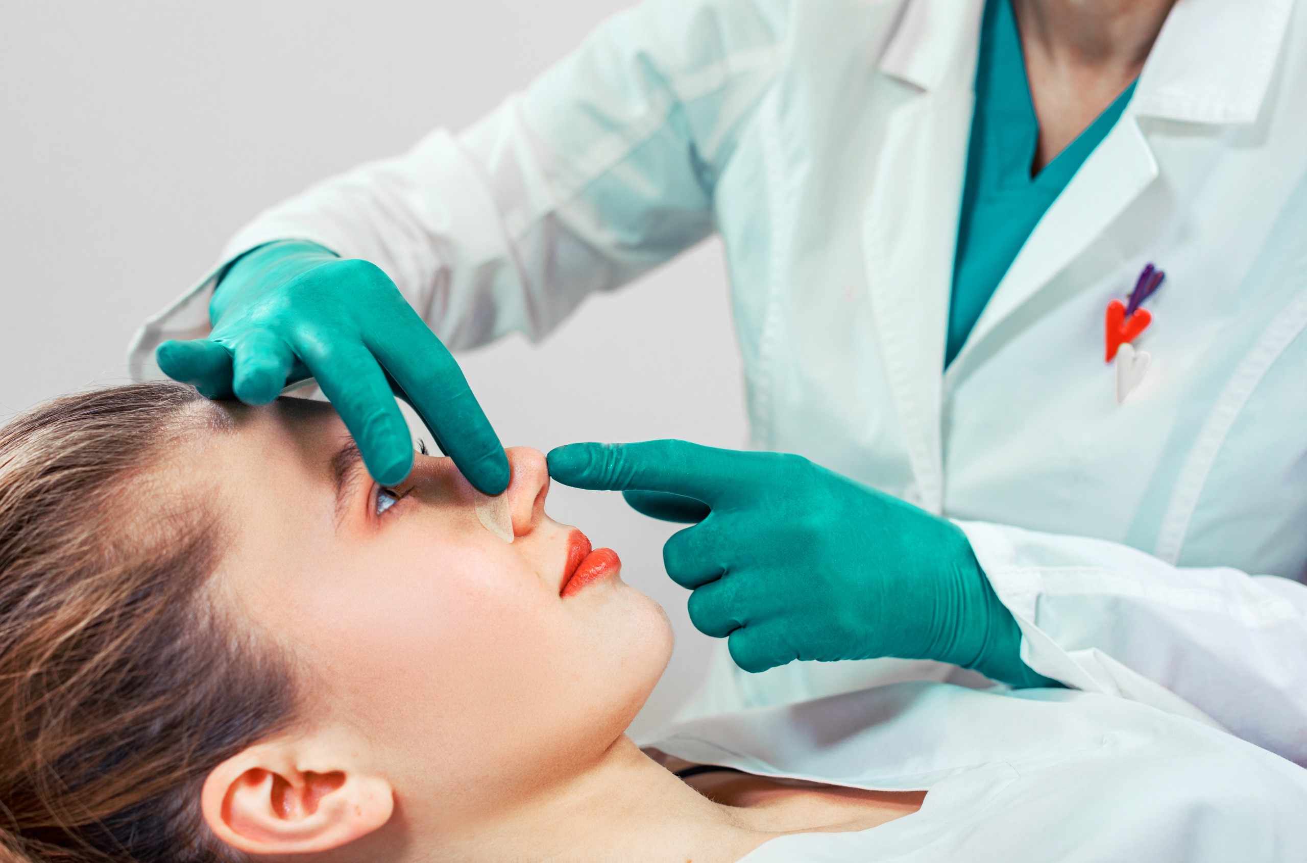 Develando mitos: Los verdaderos y falsos sobre la rinoplastia